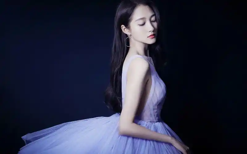 关晓彤优雅浪漫写真桌面壁纸