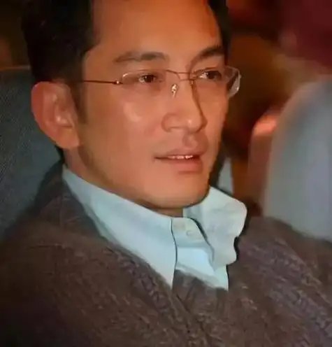 当年,43岁的吴启华豪掷650万迎娶了22岁的娇妻石洋子