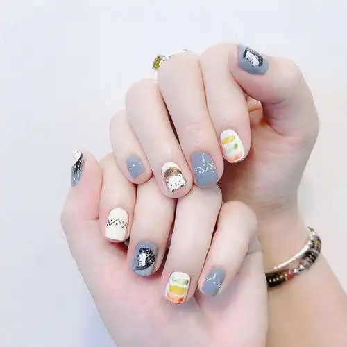 跳色可爱手绘学生党心跳动物美甲图片