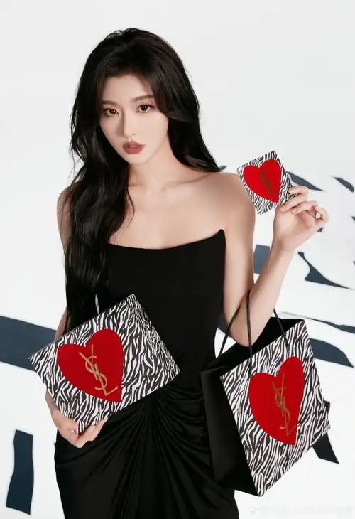 歌手/演员@孔雪儿in#poem高级定制系列#「抹胸褶皱拖尾礼服」拍摄ysl