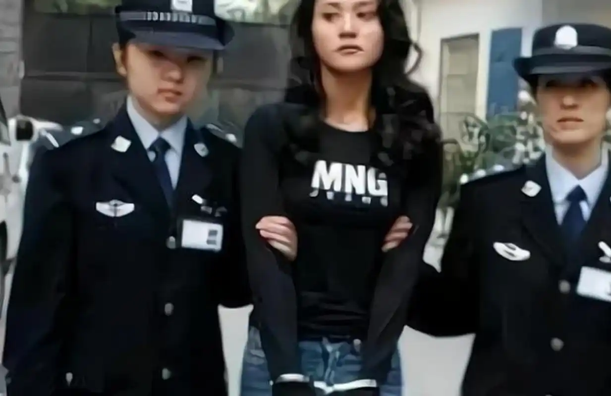 枪决复活又补枪的美女:毕丽梅