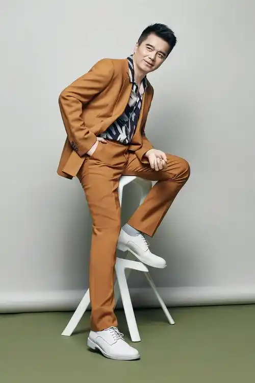 多情的许亚军:离开古典第一美人后,被"小梅艳芳"管得服服帖帖