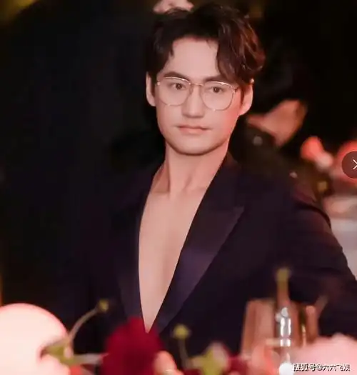 刘嘉玲梁朝伟位置都能嗑糖,袁弘依然有玄学体质,郑恺搞笑回应_影帝