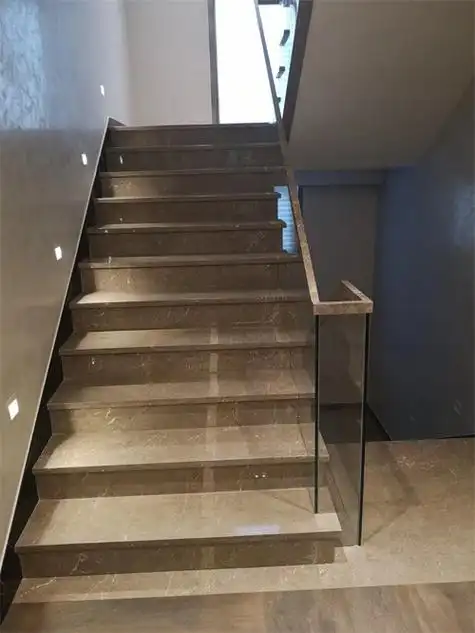 大理石楼梯踏步侧面怎么包边