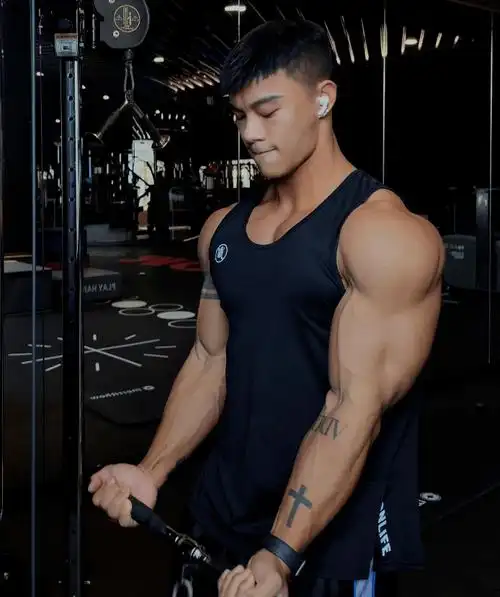 黝黑的翘臀肌肉男@e v ∧Ν_侵权_合作_洽谈