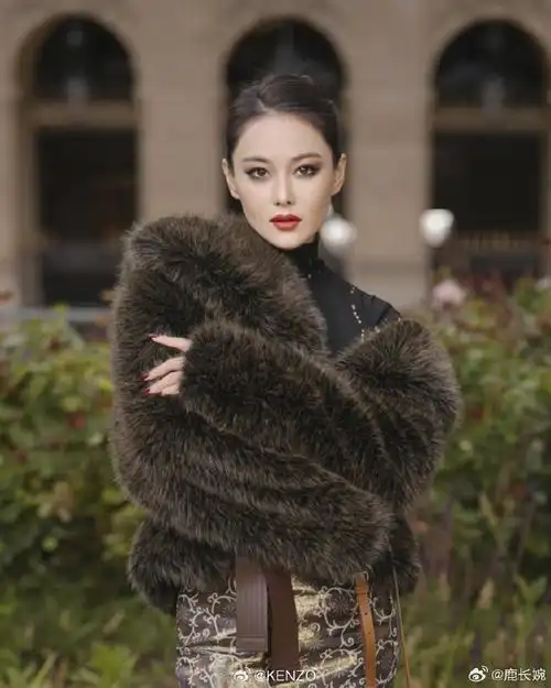 kenzo25春夏大秀##巴黎时装周##张馨予巴黎时装周首封