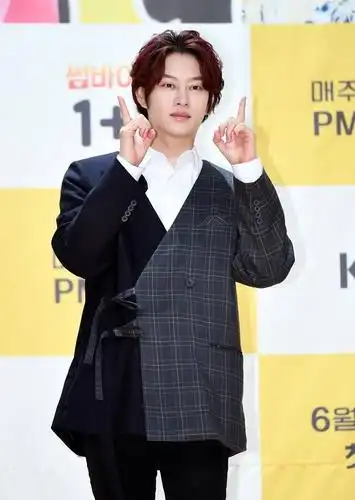 金希澈因接触新冠患者而隔离缺席sj出道15周年活动