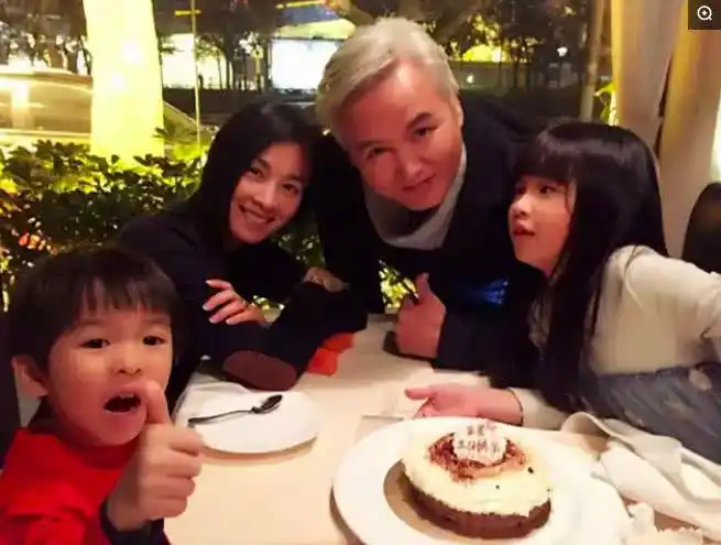 林瑞阳一家4口玩自拍网友直呼儿子眼睛像水滴比张庭母女还好看