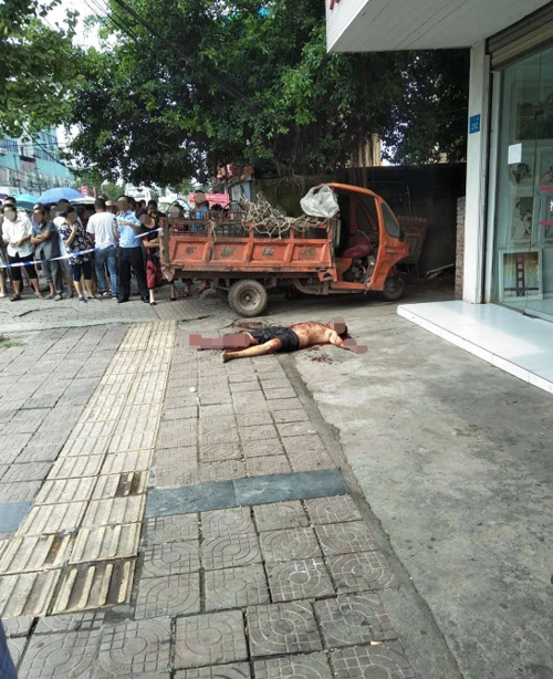 今天下午富顺代寺发生血腥命案一人被砍死