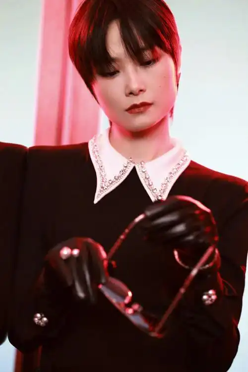 李宇春红色高跟鞋