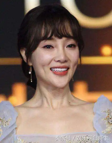 李小璐脸部僵硬如蜡像 网友:人脸不要整成鬼脸 最难看是酒窝