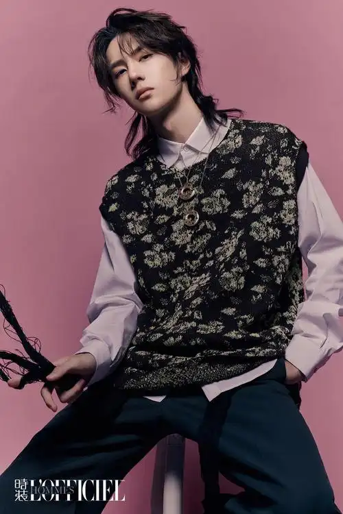 王一博长发酷帅封面大片写真图片412