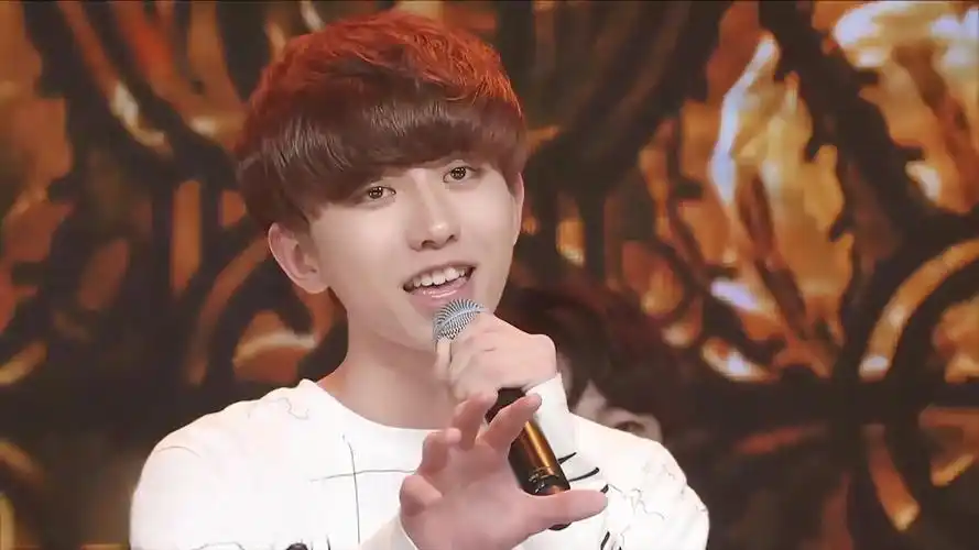 19岁成名25岁"翻车",管不住下身的蔡徐坤,和他涉嫌违法的母亲