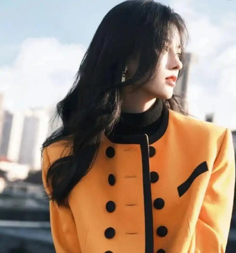 鞠婧祎天台穿搭 也太美了吧～秋季穿搭小心机 跟着明星学穿搭