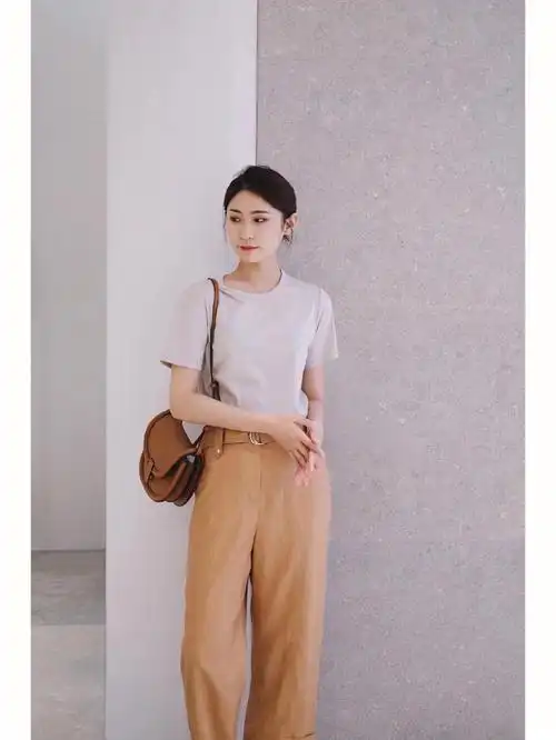 简约t恤搭配亚麻直筒裤休闲舒适单品推荐