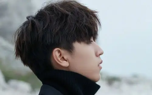 王俊凯超帅时尚高清桌面壁纸