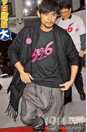 盘点】生理反应!细数那些男星的尴尬"凸起".