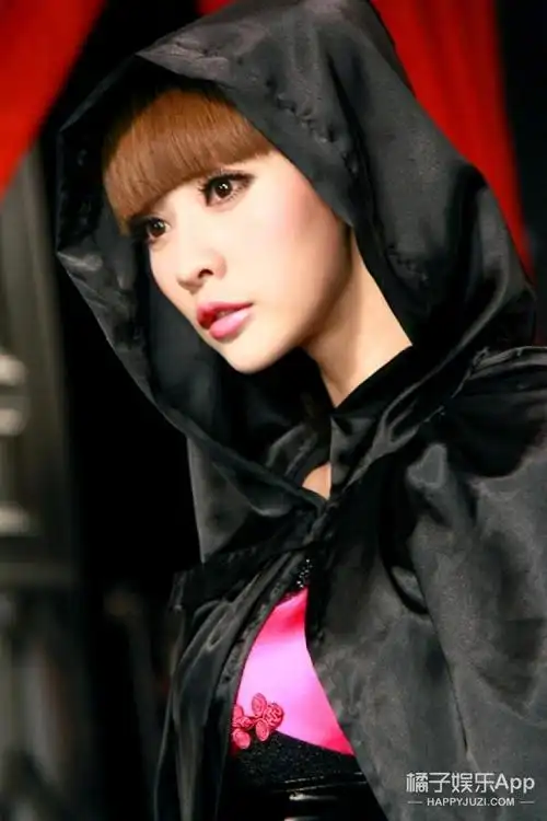 【老照片】柳岩早期的照片,那时候比现在美的多