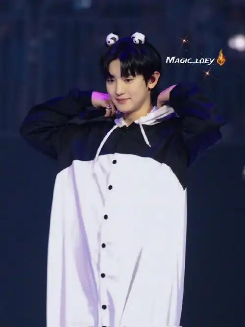 朴灿烈超话#朴灿烈唯一官方门面#  【高清图】240414 exo十二周年fm第