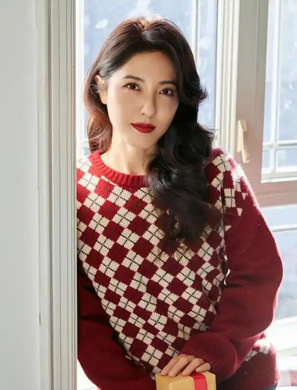 曾黎被认为是中戏200年才出的一位校花,宛如油画中的仙子.