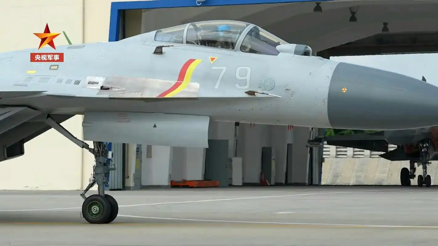 我国海军航空兵装备的歼-15舰载战斗机,相比于歼-11b战斗机,歼-15战斗