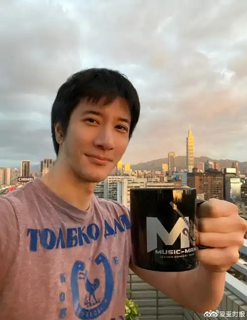 王力宏脏辫络腮胡