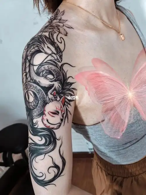 宁波纹身狐森刺青工作室女生大臂遮盖纹身