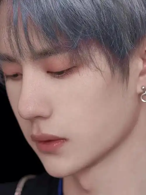 王一博怼脸生图