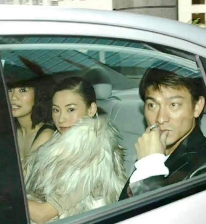 这组张柏芝和刘德华的合照很有气质,张柏芝有种财阀千金的感觉