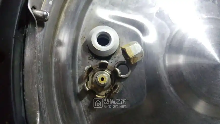 拆解维修美的电压力锅煮粥锅盖漏水问题