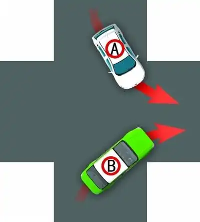 南京交管回应网络版"避让新规" 右转让左转的法则正确