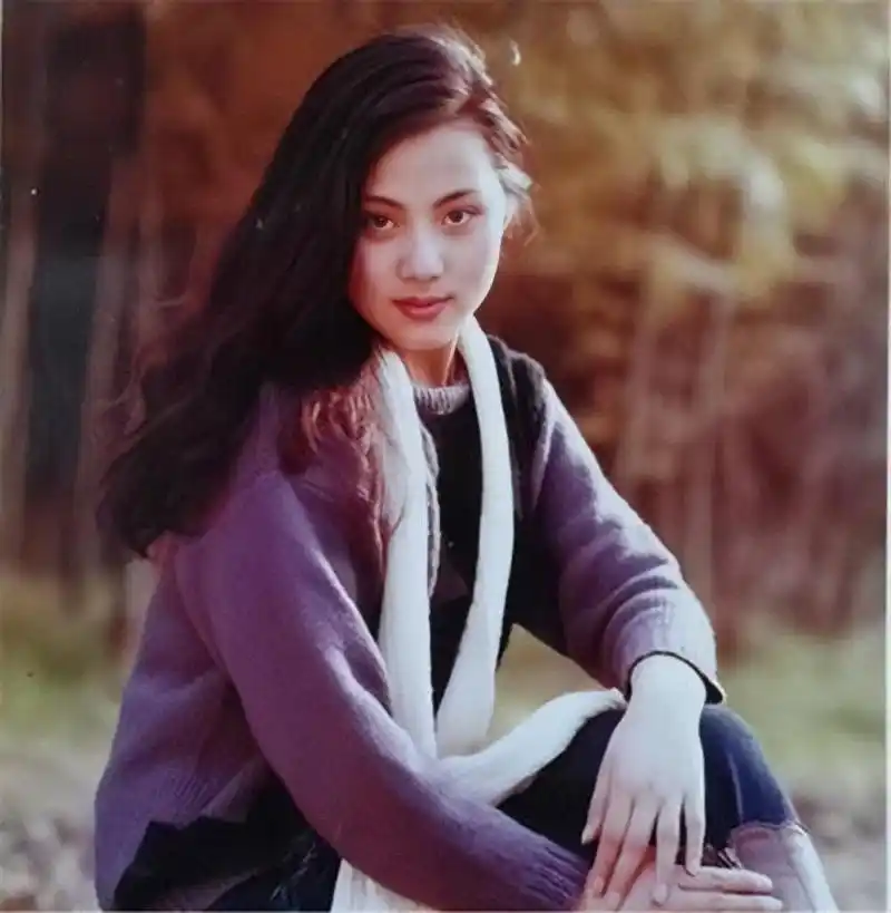 邓婕又矮又黑算不算美人看她65岁的状态顶级骨相名副其实