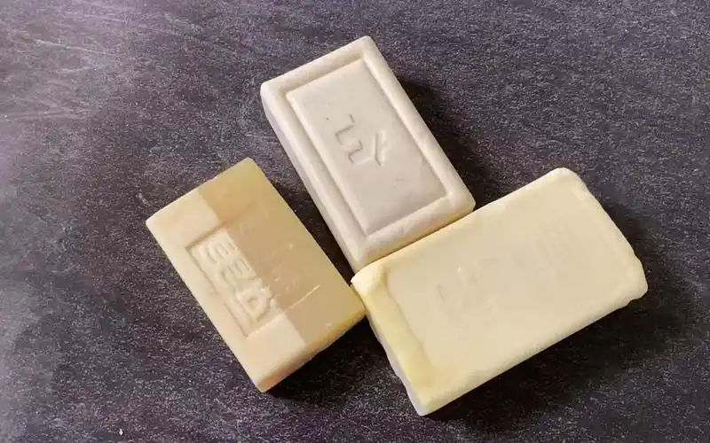 三块大肥皂 有点水的视频