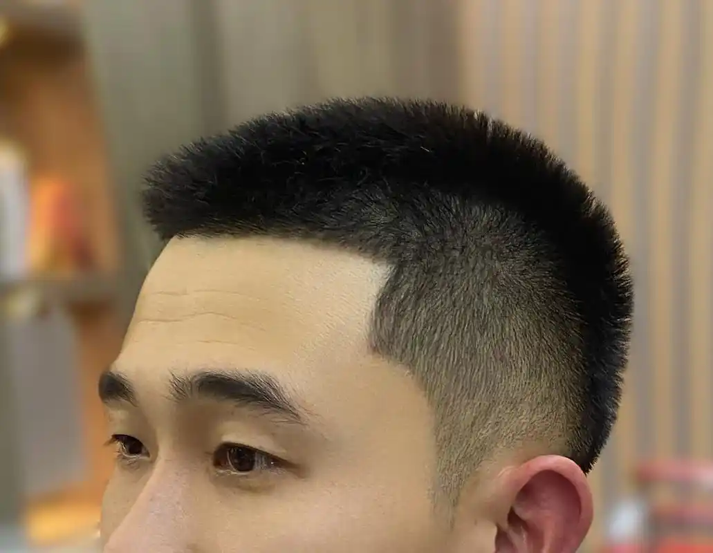 男生中式圆寸 中式圆寸能很好的协调头型问题,建议头型不好的剪圆寸不