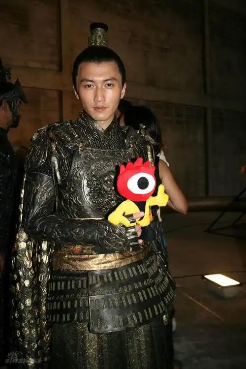 图文风云2泰国探班谢霆锋铠甲造型