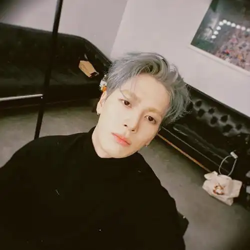 王嘉尔新自拍05