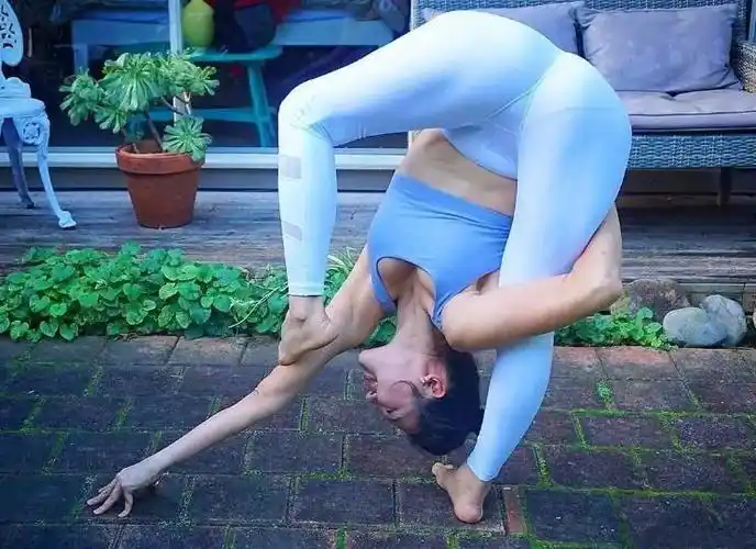 美女瑜伽体式集锦