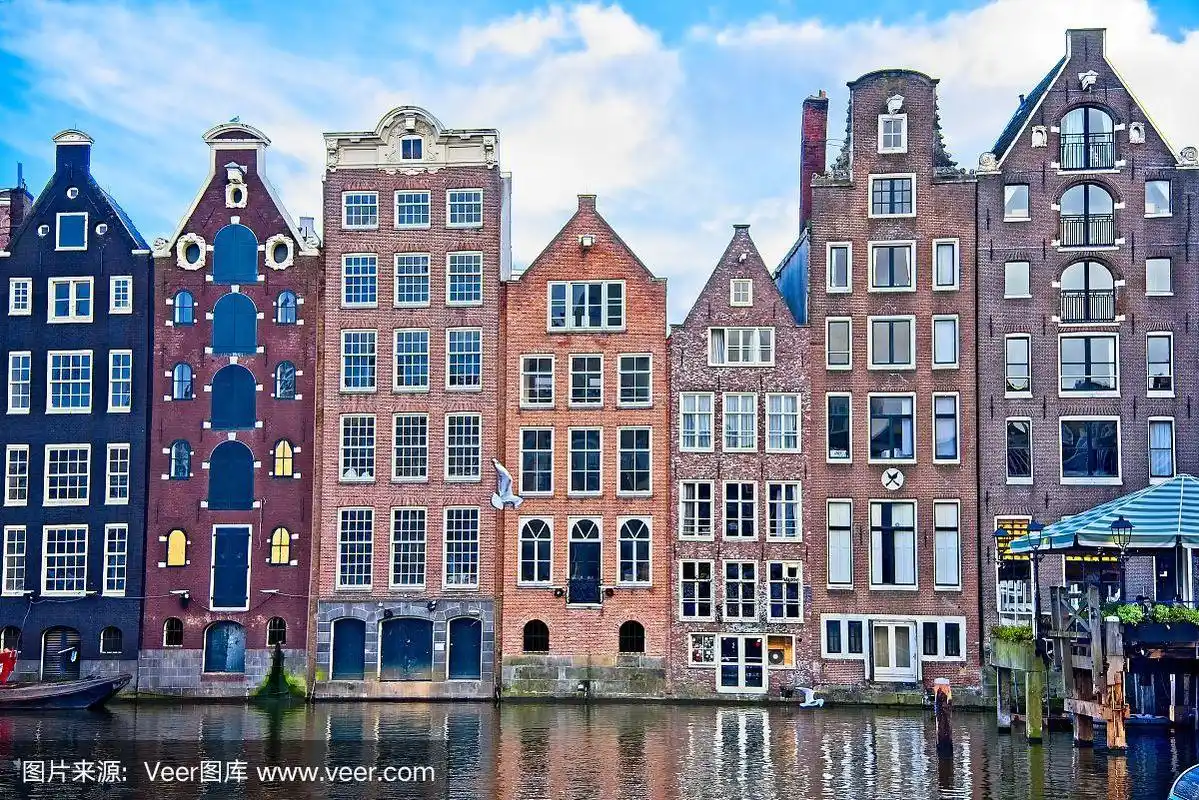 荷兰阿姆斯特丹狭窄的旧房屋