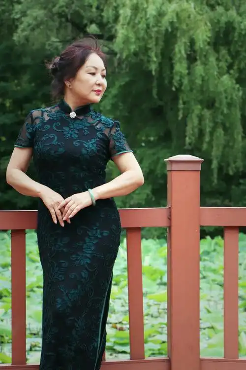 当遇见旗袍时 - 美篇