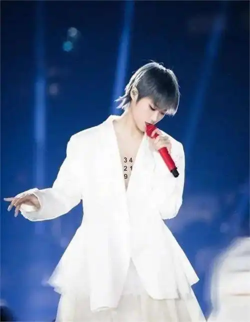 盘点7位超女现状:李宇春患重病,何洁卑微上浪姐,张靓颖被骗6亿