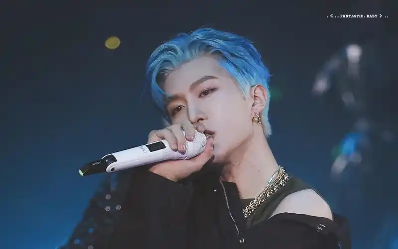 【范丞丞】绝美蓝发_哔哩哔哩_bilibili