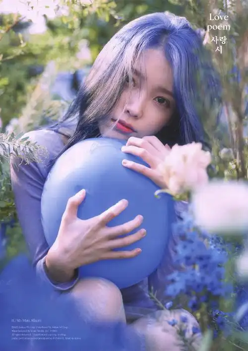 李知恩#家人们谁懂啊 真的好喜欢iu李知恩的蓝发啊