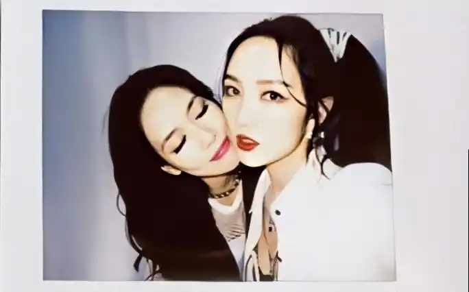 美丽滴杂志小合集【孟佳x王霏霏】