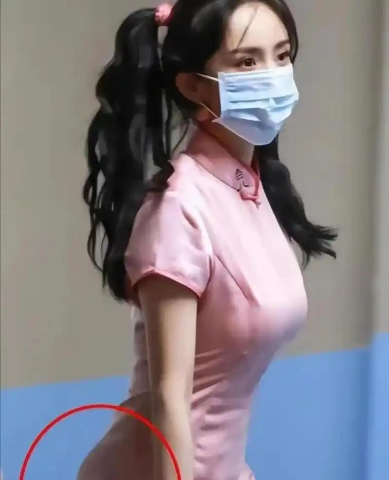 杨幂的屁股怎么一会儿一个样?