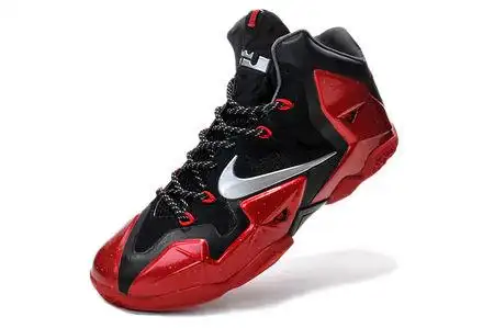 詹姆斯11代篮球鞋,原版颜色,就是詹姆斯穿的颜色是什么的