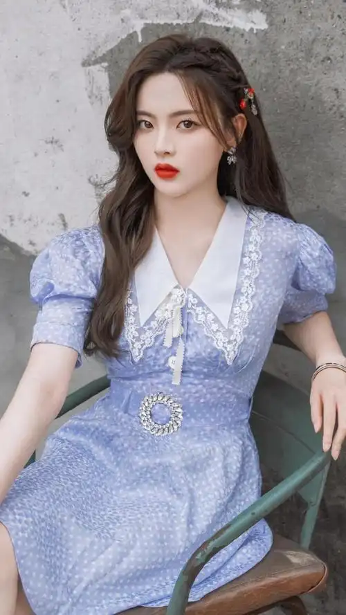 清纯可爱少女杨超越白皙迷人写真