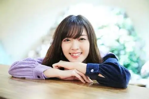 4         新浪娱乐讯 铃木爱理拍摄清新写真,笑容灿烂露小虎牙可爱