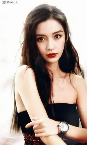 说到浓颜系美人,其实就是长相比较美艳,五官冲击力比较大的长相类型