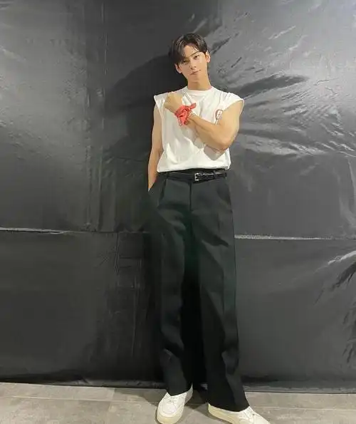 车银优身材大变化新照炸出倒三角背肌让粉丝为之疯狂