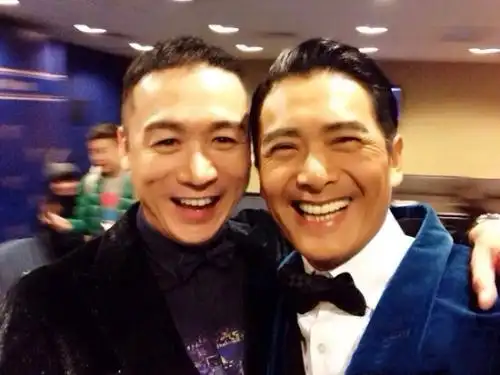 高虎在《澳门风云》中与周润发配戏,饰演大反派.